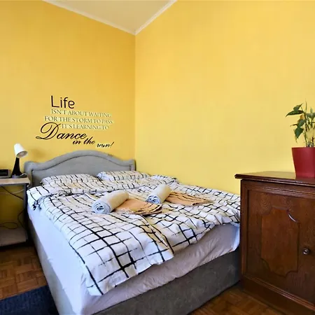 Autokomanda Apt. With Beautiful View Near Center!
